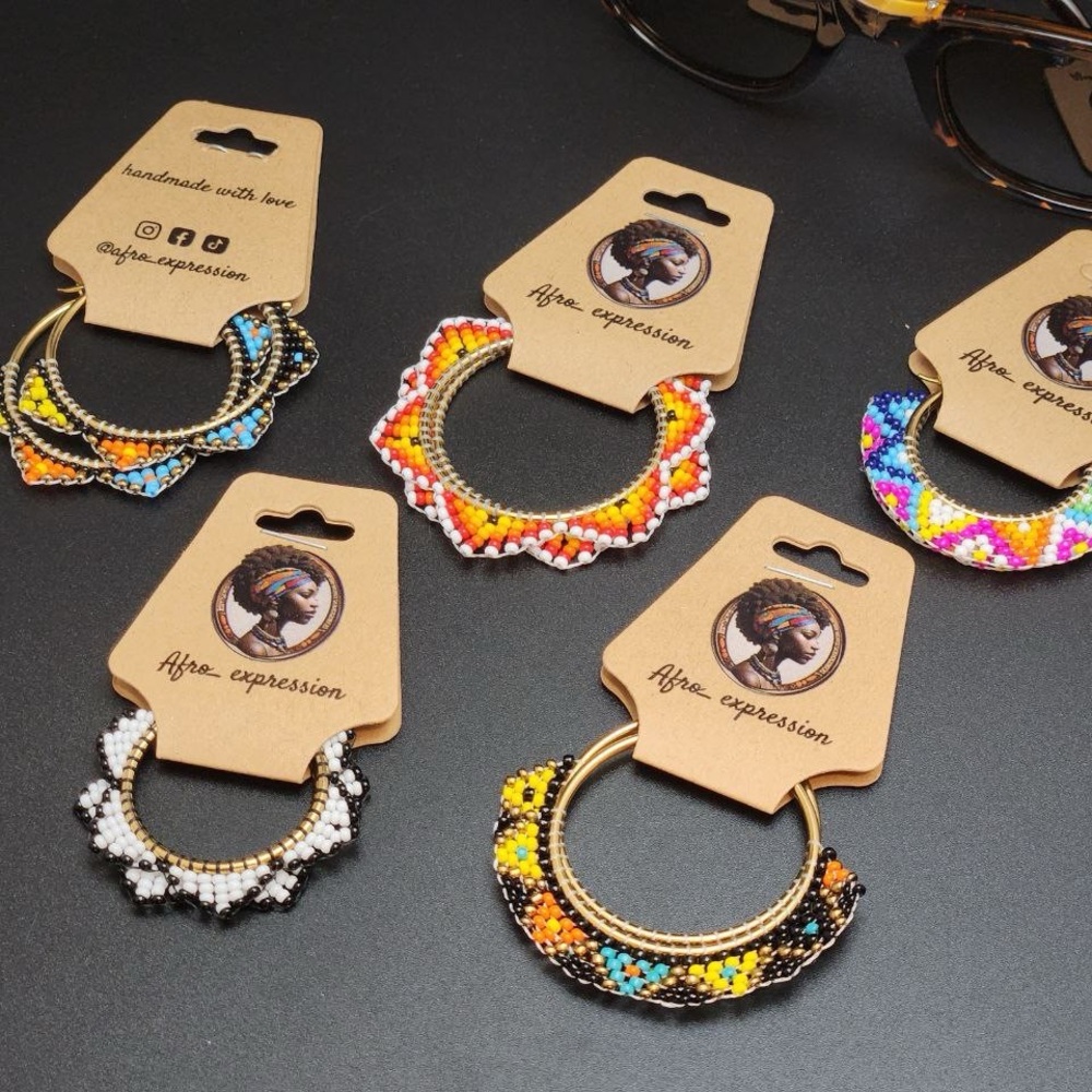 Earrings, bracelets, necklace sets and keyholders